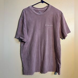 O’Neil short sleeve tee - size XL - color dark pink